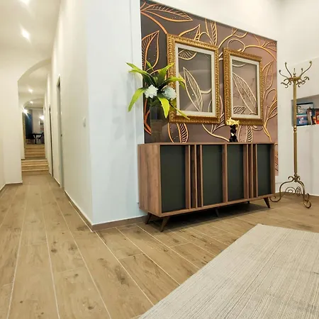 San Giovanni Apartment *